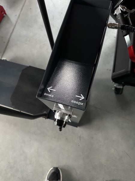 Пневматичний підіймач коліс для балансувальних стендів LuxSTO GWL-2P PHY104(2) фото Пневматичний підіймач коліс для балансувальних стендів LuxSTO GWL-2P PHY104(2) фото