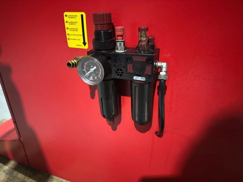 M&B Engineering WB690 Truck Balance Stand 220V