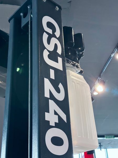 LuxSto GSJ-240L 4т Two-post lifter